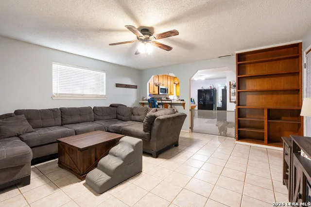 2114 TERMINAL LOOP RD McQueeney, TX 78123