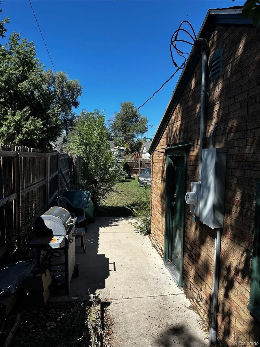 1255 Dallas Street Aurora, CO 80010