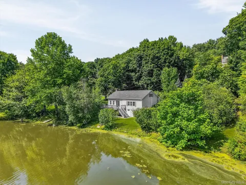 136 Lake Road