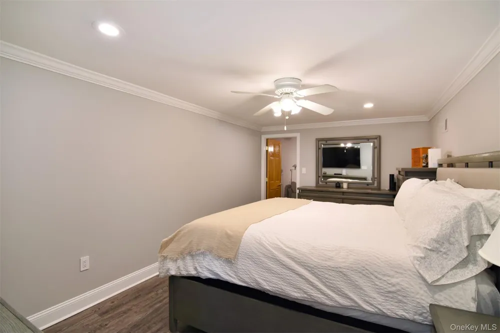 2533 Tenbroeck Avenue Bronx, NY 10469