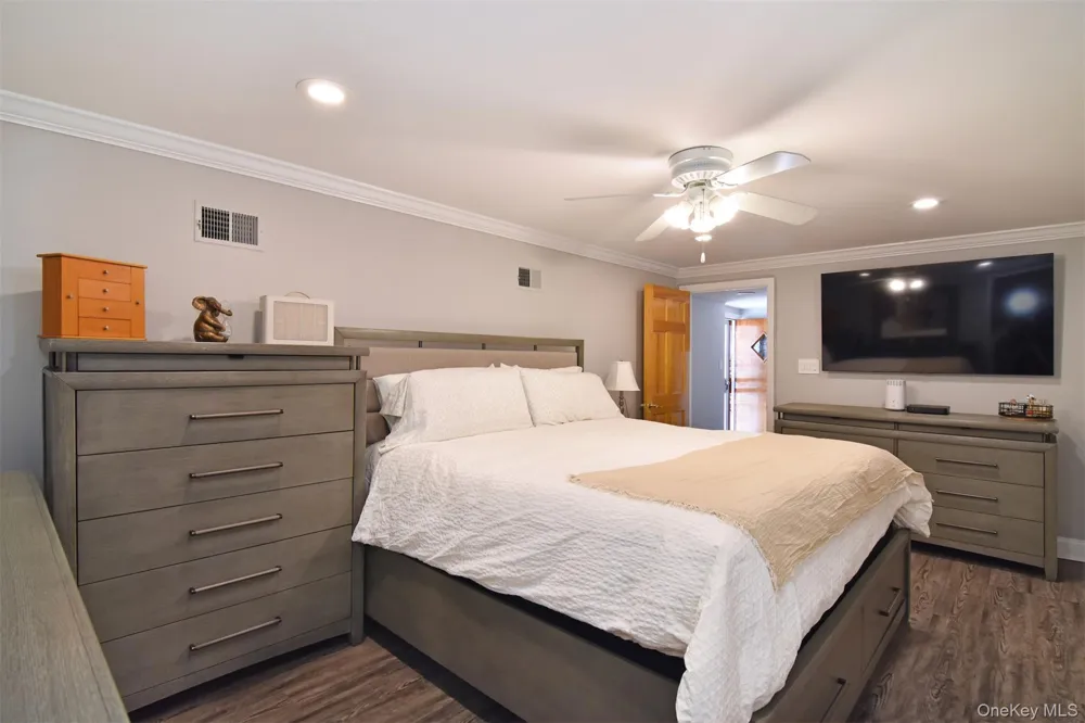 2533 Tenbroeck Avenue Bronx, NY 10469