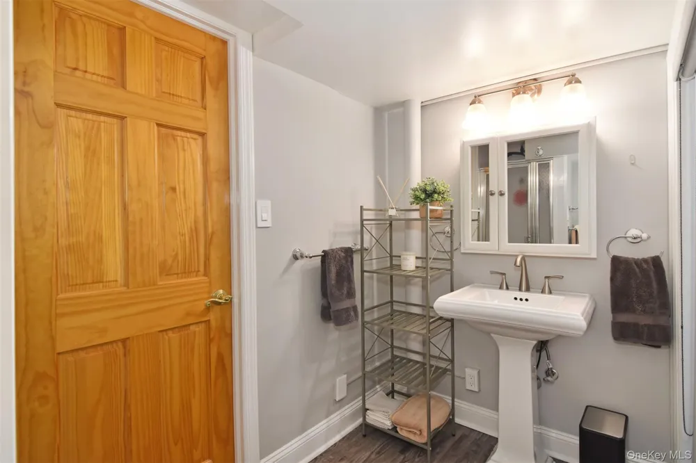 2533 Tenbroeck Avenue Bronx, NY 10469