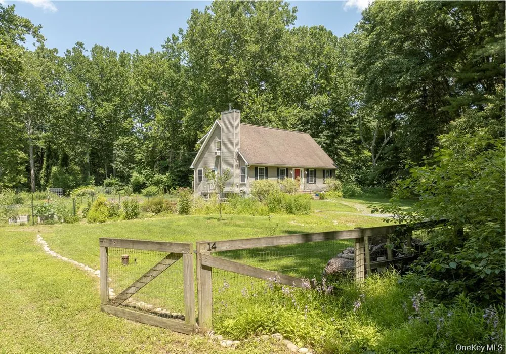 13-14 Creekside Place Pleasant Valley, NY 12569