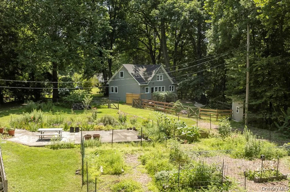 13-14 Creekside Place Pleasant Valley, NY 12569