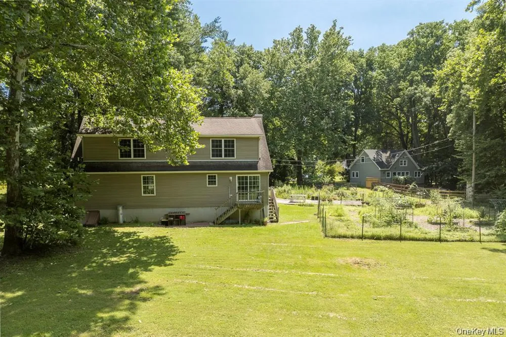 13-14 Creekside Place Pleasant Valley, NY 12569