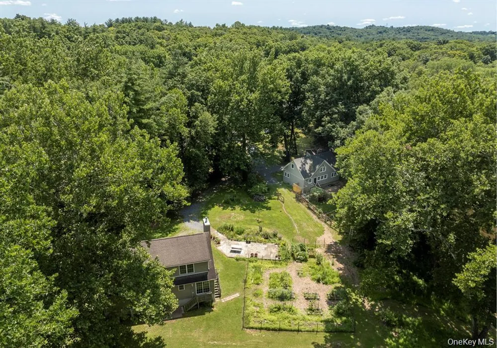 13-14 Creekside Place Pleasant Valley, NY 12569