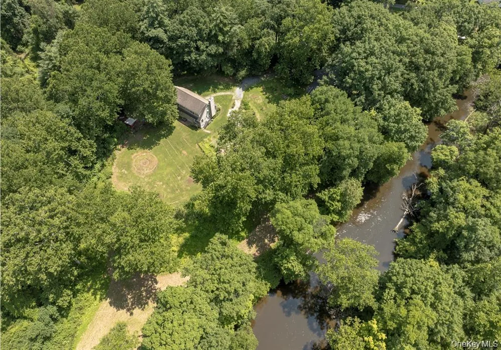 13-14 Creekside Place Pleasant Valley, NY 12569
