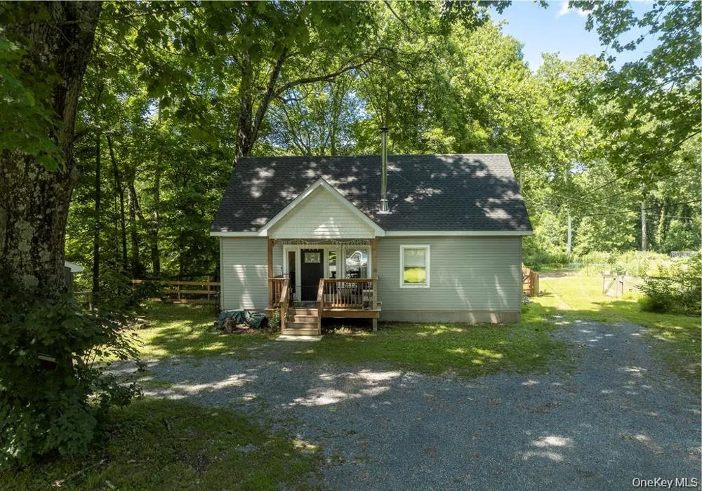 13-14 Creekside Place Pleasant Valley, NY 12569