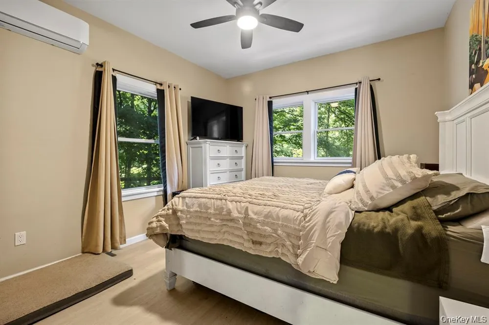 13-14 Creekside Place Pleasant Valley, NY 12569