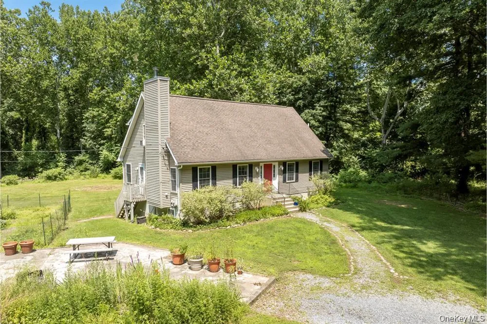 13-14 Creekside Place Pleasant Valley, NY 12569