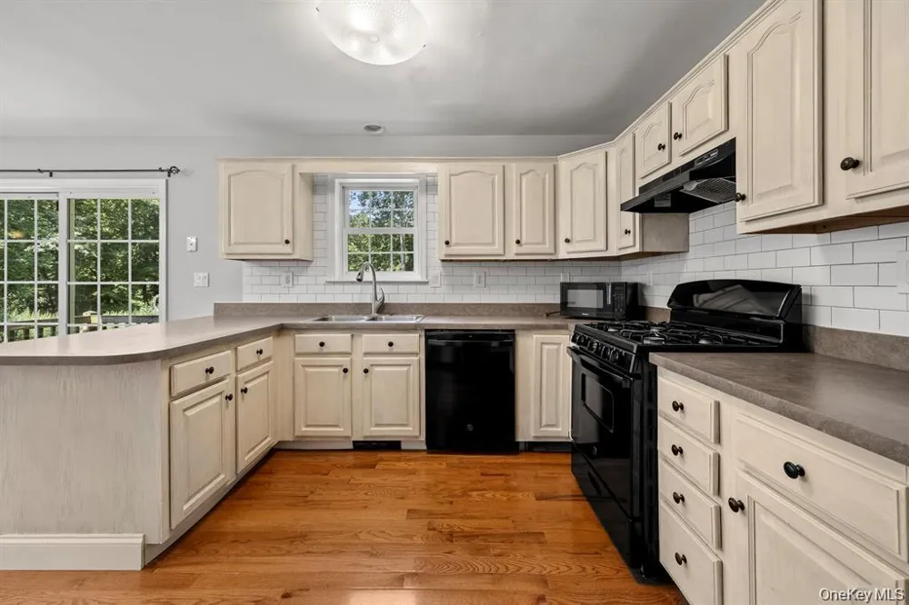 13-14 Creekside Place Pleasant Valley, NY 12569