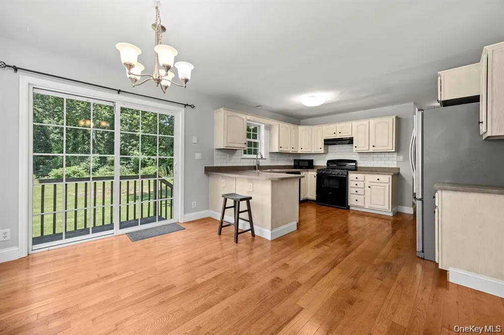 13-14 Creekside Place Pleasant Valley, NY 12569