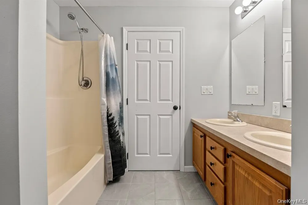 13-14 Creekside Place Pleasant Valley, NY 12569