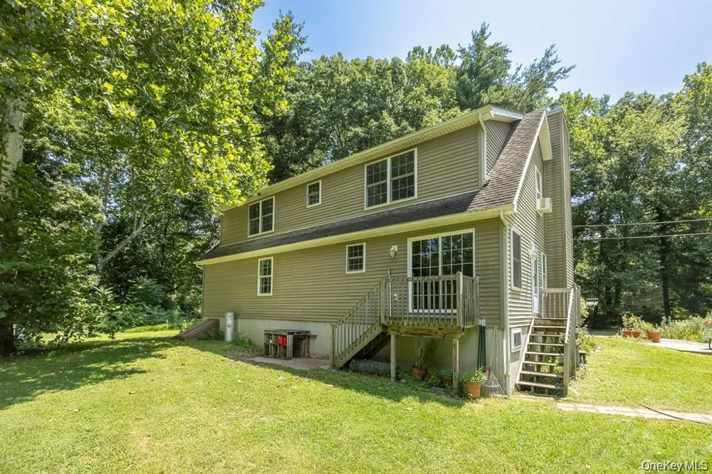 13-14 Creekside Place Pleasant Valley, NY 12569