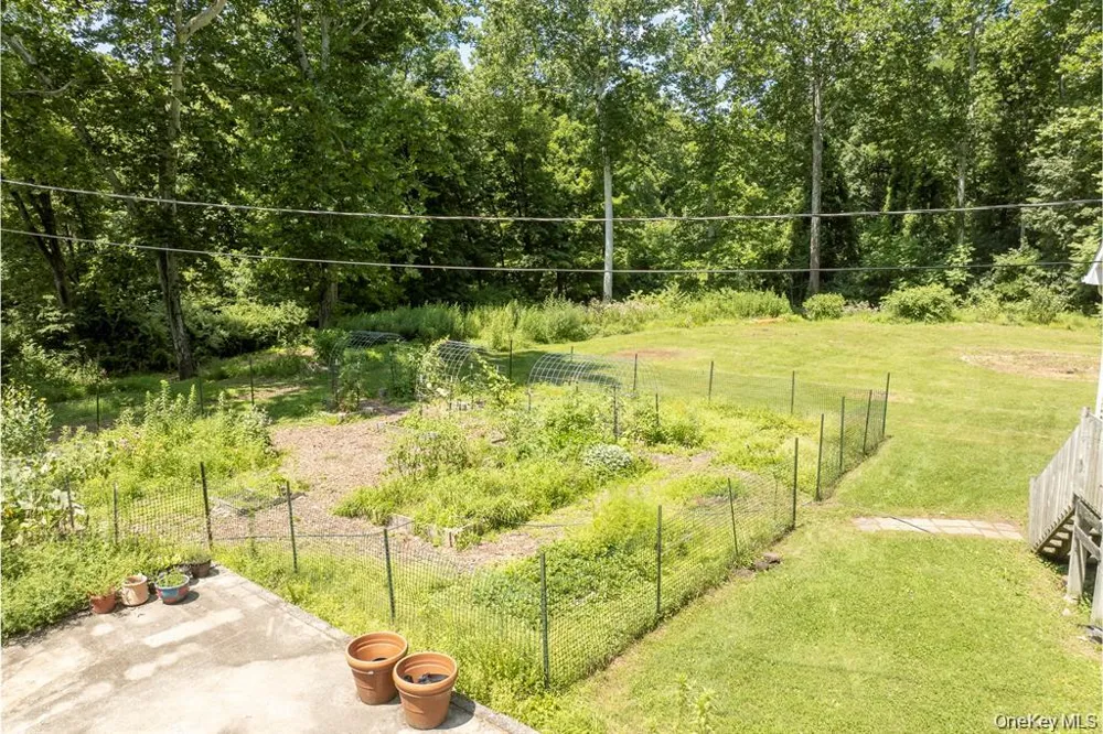 13-14 Creekside Place Pleasant Valley, NY 12569