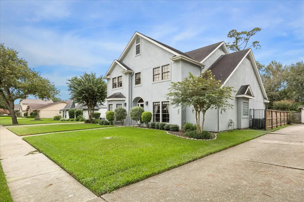 2415 Green Tee Drive Pearland, TX 77581