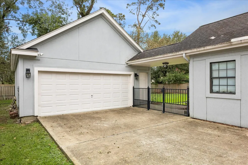 2415 Green Tee Drive Pearland, TX 77581