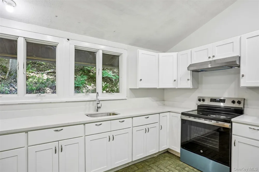 951 Haverstraw Road Suffern, NY 10901