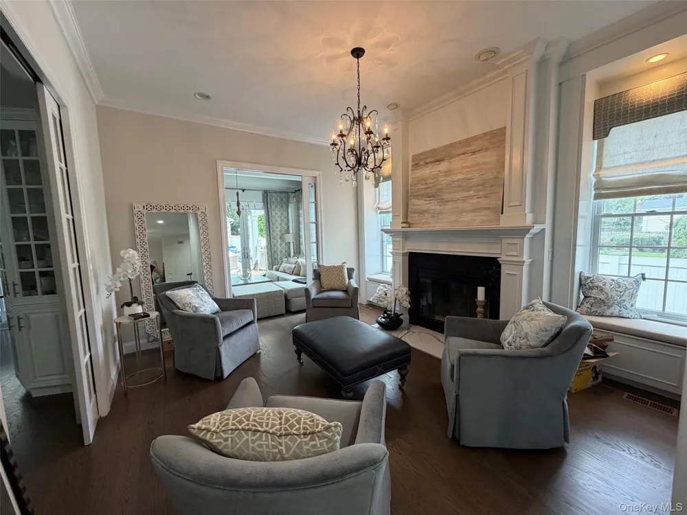 59 Meadowbrook Road Syosset, NY 11791
