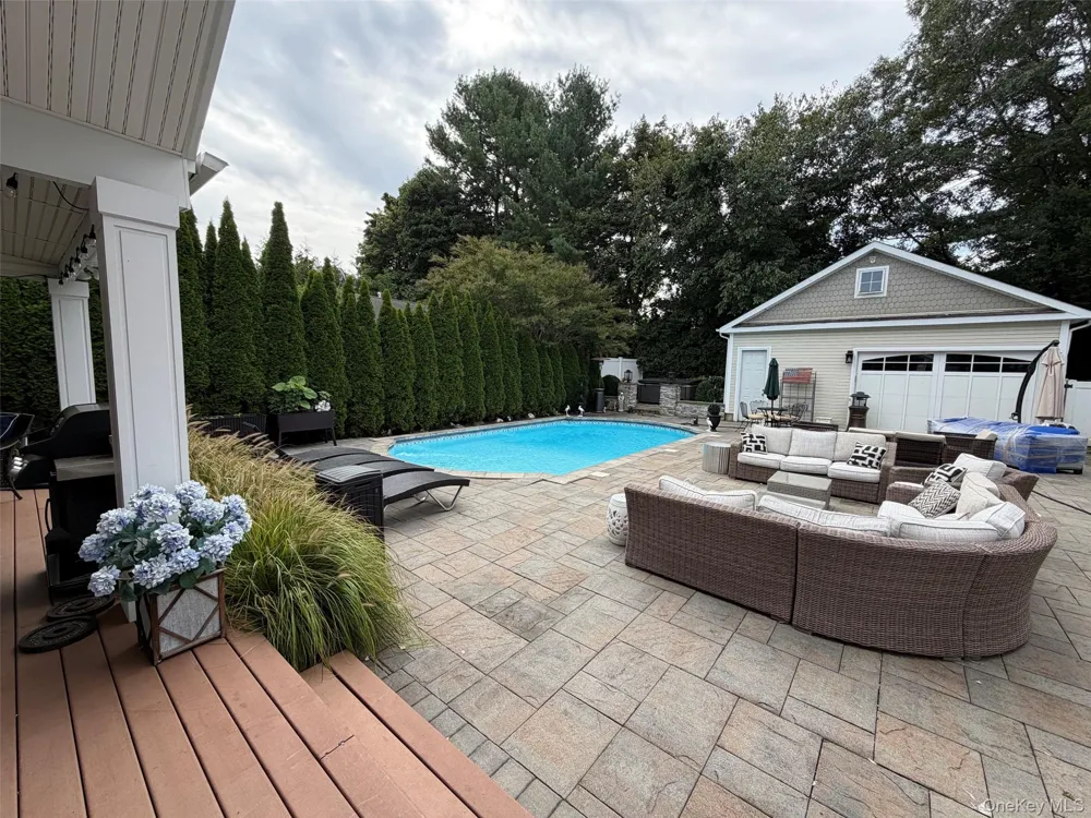 59 Meadowbrook Road Syosset, NY 11791
