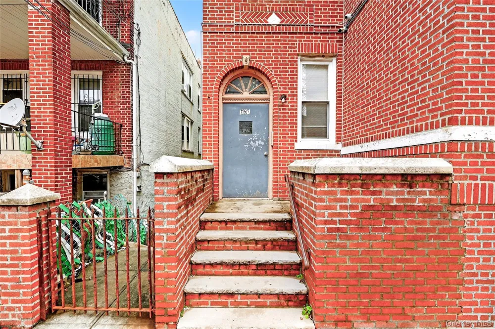 759 E 221st Street Bronx, NY 10467
