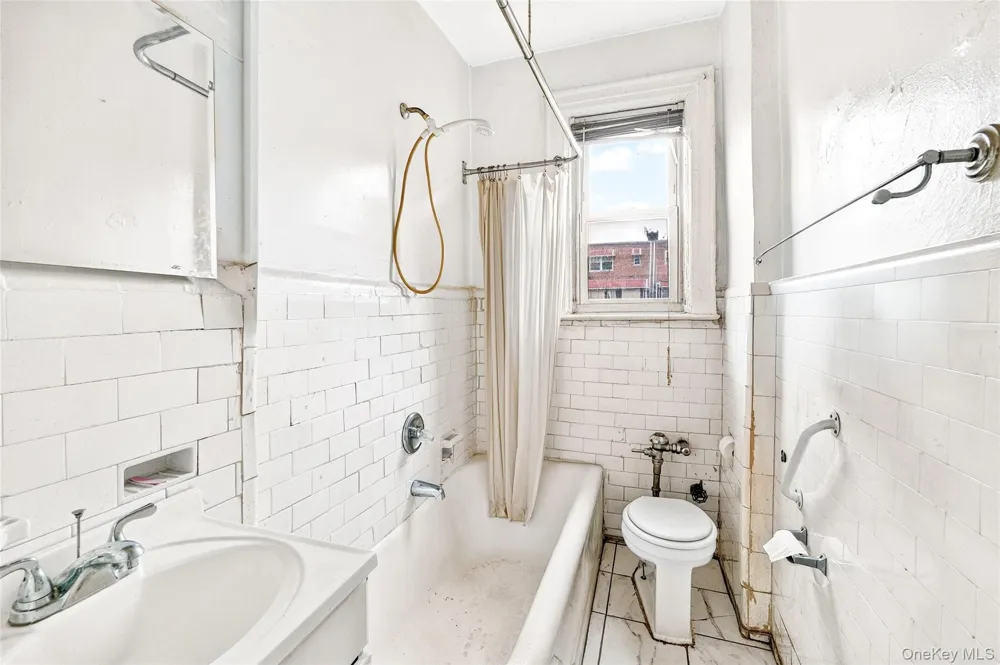 759 E 221st Street Bronx, NY 10467