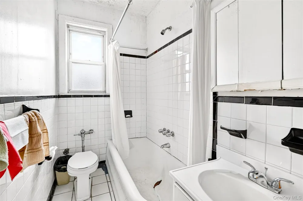 759 E 221st Street Bronx, NY 10467