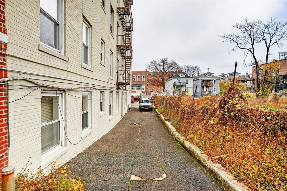759 E 221st Street Bronx, NY 10467