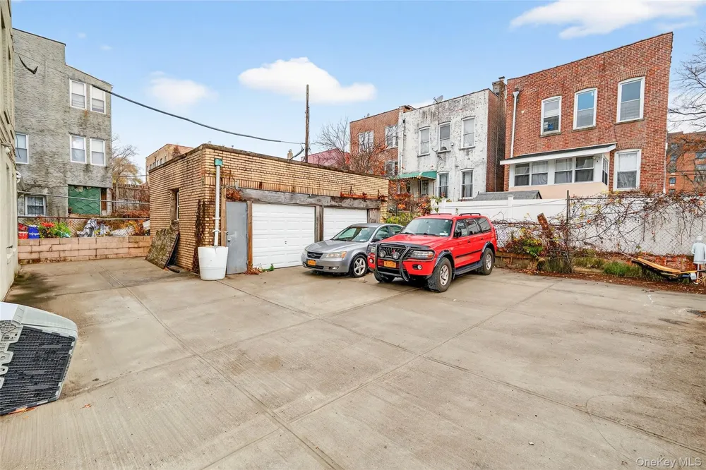 759 E 221st Street Bronx, NY 10467