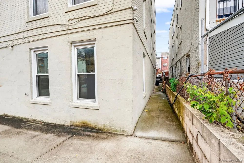 759 E 221st Street Bronx, NY 10467