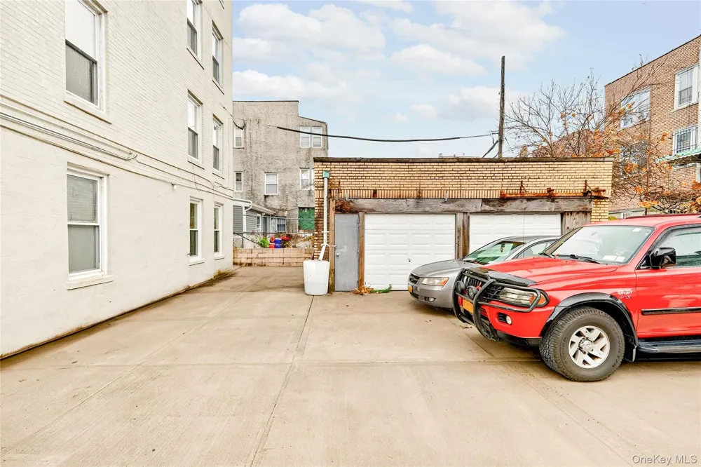 759 E 221st Street Bronx, NY 10467