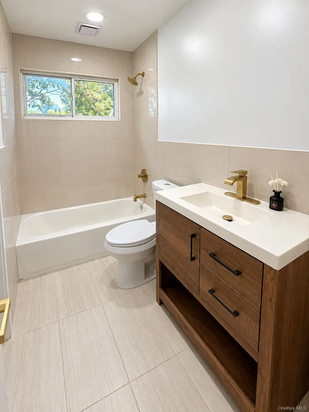 2602 Knickerbocker Avenue Medford, NY 11763