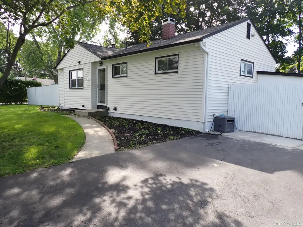 2602 Knickerbocker Avenue Medford, NY 11763