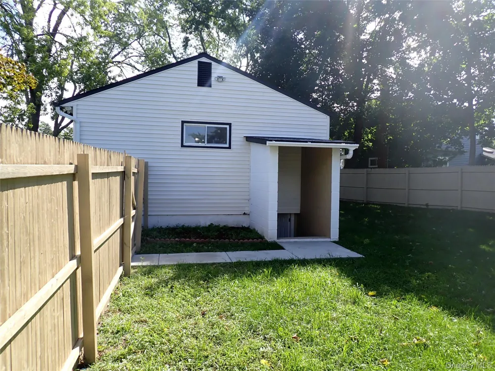 2602 Knickerbocker Avenue Medford, NY 11763