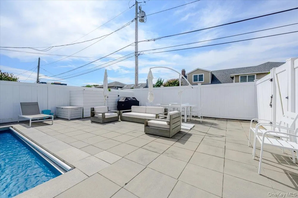 59 Woodhail Lido Beach, NY 11561