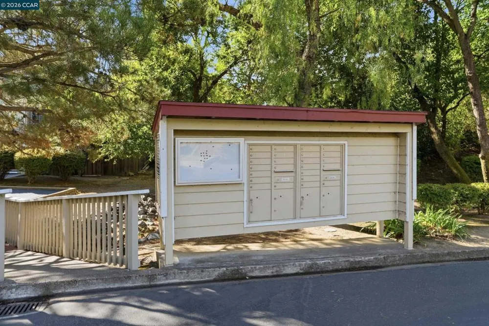 2 Heritage Oaks Rd Pleasant Hill, CA 94523