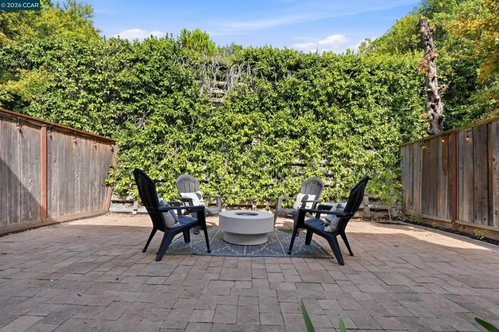 2 Heritage Oaks Rd Pleasant Hill, CA 94523
