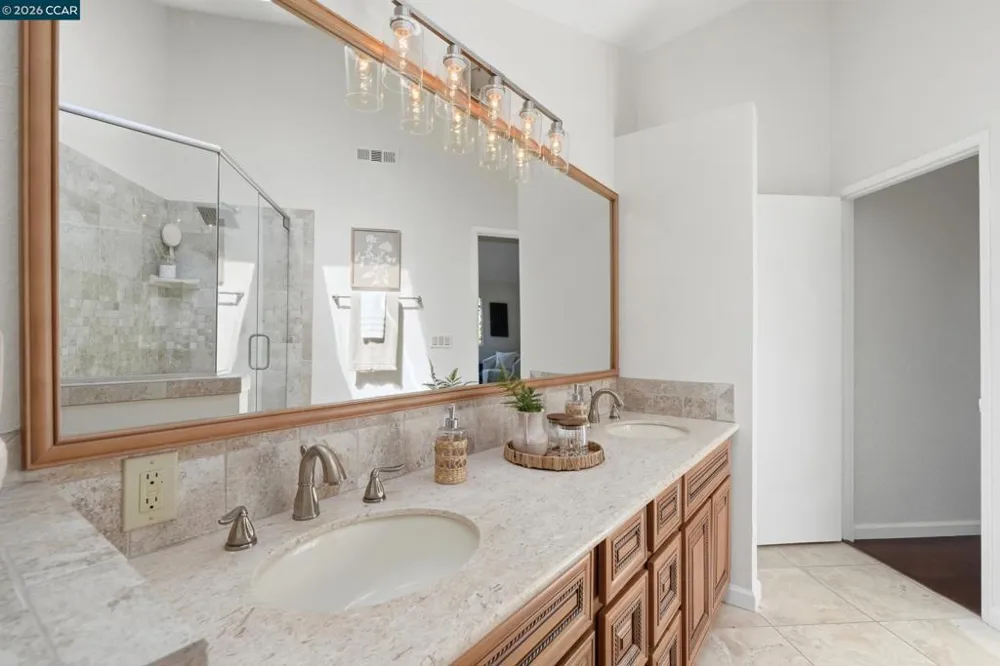 2 Heritage Oaks Rd Pleasant Hill, CA 94523