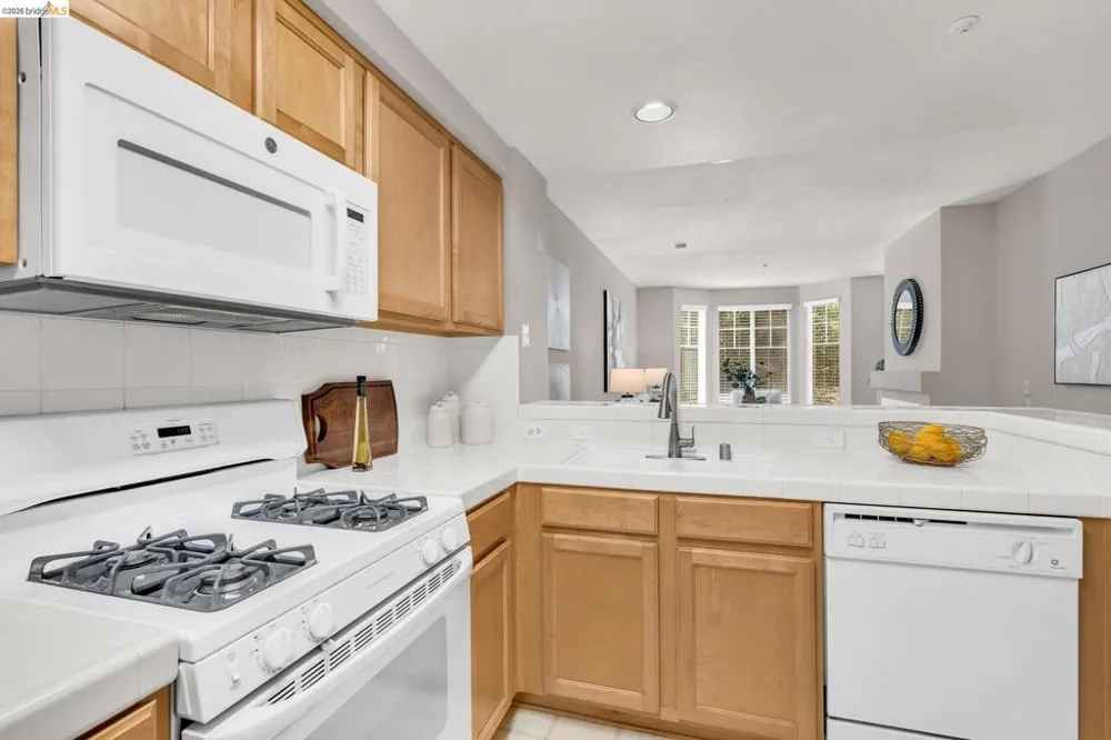 320 Caldecott #217 Oakland, CA 94618