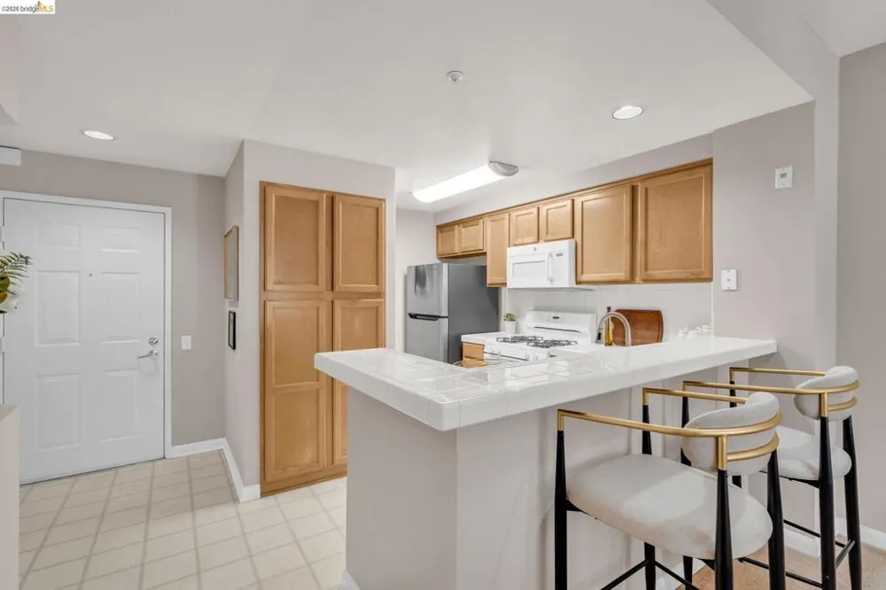 320 Caldecott #217 Oakland, CA 94618