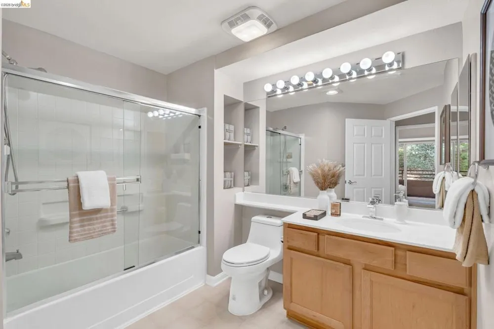 320 Caldecott #217 Oakland, CA 94618