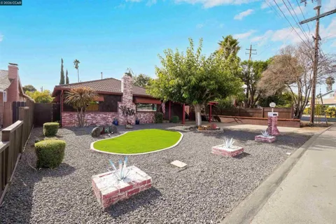 1193 Almendra Court