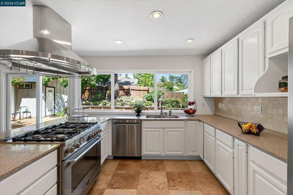 1572 Fieldcrest Dr Pleasant Hill, CA 94523
