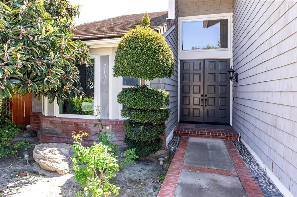 2106 Greenwood Court Fullerton, CA 92833