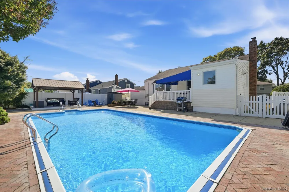 195 Utica Avenue Massapequa, NY 11758