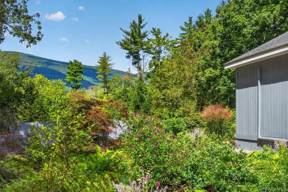 25 Terra Road Saugerties, NY 12477