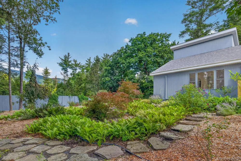 25 Terra Road Saugerties, NY 12477