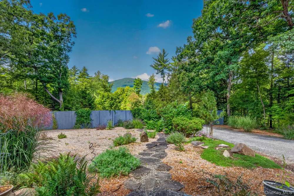 25 Terra Road Saugerties, NY 12477