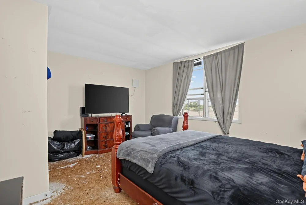 219 Admiral Lane #2219H Bronx, NY 10473