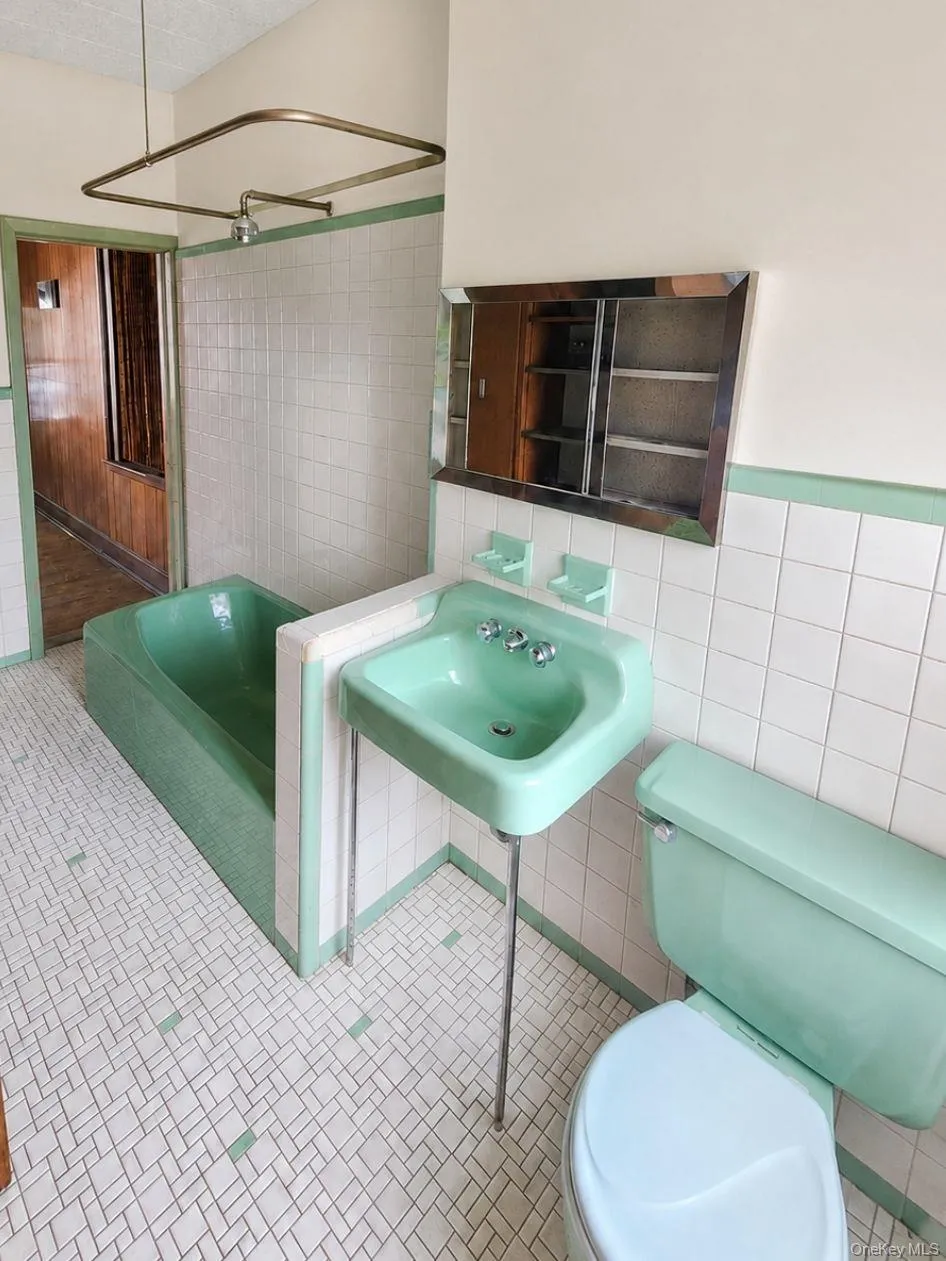 20-42 41st Street Astoria, NY 11105